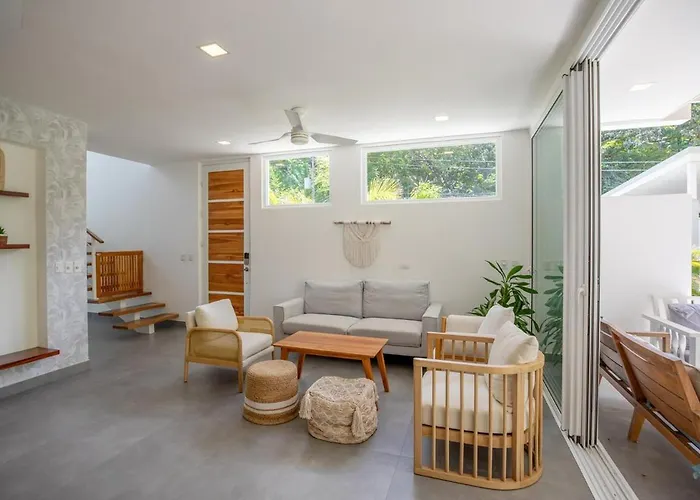 Villa Brand New 3 Br Modern Gal